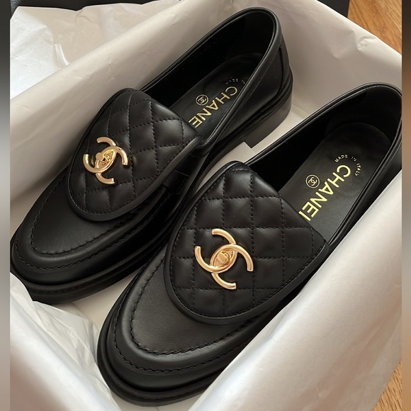 Chanel turnlock loafers 38 - Picture 2 of 15